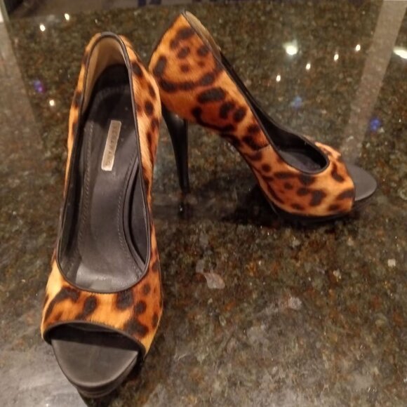 Vera Wang Leopard Open Toe - 3" Heels - Picture 2 of 4